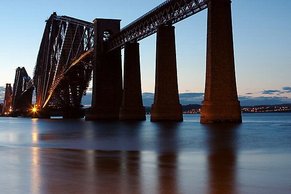 포토 JPG 해외이미지 구름 도로 곡선 건축양식 하늘 전등 영국 사람없음 가로 세로 물 강 컬러풀 반사 일출 황혼 일몰 새벽 기둥 도시 직진 수평선 스코틀랜드 해외포토 자연요소 건축 유럽 길 선 컬러 교통시설 조명 노을 파일형식 이미지허브