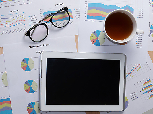 포토 JPG 해외이미지 종이 백그라운드 컨셉 비즈니스 탁자 성공 스트레스 사람없음 금융 사무실 알약 펜 검은색 쪽지 자료 업무 비즈니스맨 책상 문서 진행 구김 트러블 해외포토 남자 컬러 가구 모션 경제 필기구 약 작업 직장인 파일형식 이미지허브