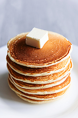 포토 JPG 해외이미지 음식 백그라운드 단풍 아침 디저트 건강 사람없음 노란색 쌓기 식사 흰색 신선 달콤 아침식사 브런치 시럽 버터 꿀 팬케이크 고립 핸드메이드 맛있는 해외포토 주간 컬러 잎 모션 케이크 맛 파일형식 이미지허브