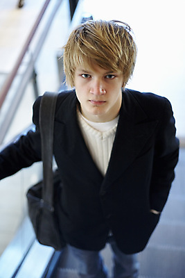 포토 JPG 해외이미지 백인 학생 라이프스타일 남자 남학생 셔츠 청소년 짧은머리 실내 한명 사람 내부 10대 캐주얼 청춘 재킷 도시 스웨터 에스컬레이터 설정 양모 혼자 해외포토 서양인 1 헤어스타일 옷 컨셉 상의 생활 외투 직물 파일형식 이미지허브