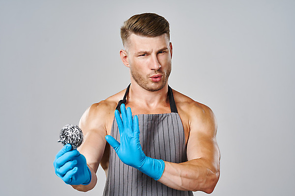 포토 JPG 해외이미지 백인 남자 가사 회색배경 한명 들기 상반신 성인 앞치마 청소 근육질 고무장갑 분무기 철수세미 성인남자한명만 해외포토 서양인 1 장갑 백그라운드 모션 근육 사람 회색 몸매 고무 수세미 남자한명만 성인남자만 파일형식 이미지허브