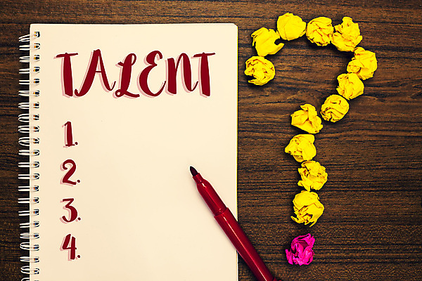 포토 JPG 해외이미지 영어 실내 사람없음 물음표 사인펜 스프링노트 리스트 종이뭉치 나무배경 해외포토 문자 기호 종이 백그라운드 내부 펜 공책 뭉치 파일형식 이미지허브