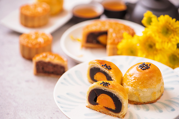 포토 JPG 해외이미지 단면 디저트 실내 사람없음 아웃포커스 흰배경 월병 해외포토 음식 백그라운드 촬영기법 내부 과자 흰색 중국전통 파일형식 이미지허브