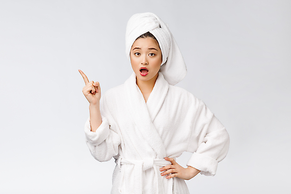 포토 JPG 해외이미지 응시 여자 허리손 실내 한명 동양인 상반신 성인 앞모습 수건 뷰티 놀람 가리킴 목욕가운 피부관리 흰배경 성인여자한명만 해외포토 1 시선 감정 뷰포인트 포즈 백그라운드 표정 사람 인종 손짓 내부 위생용품 흰색 가운 여자한명만 성인여자만 파일형식 이미지허브