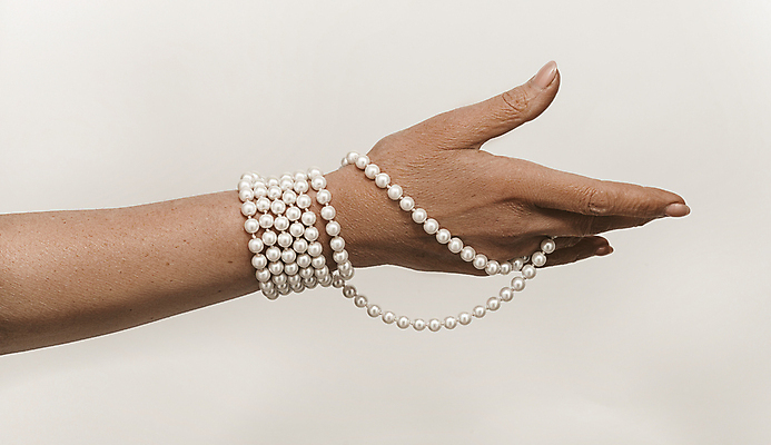 포토 JPG 해외이미지 백인 1 손 여자 노년 행복 백그라운드 컨셉 신체 가족 관리 손바닥 한명 미소 사람 유행 우주 터치 엄지손가락 흰색 잡기 도움 주름 은퇴 심볼 보여주기 고립 옛날 헬프 노화 해외포토 서양인 감정 컬러 손가락 관계 모션 표정 성인 신체부위 파일형식 이미지허브