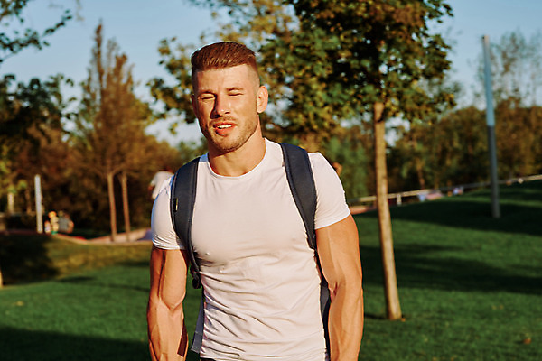 포토 JPG 해외이미지 백인 라이프스타일 공원 여자 남자 스포츠 운동화 신체 자연 아침 근육 건강 한명 사람 성인 야외 운동 맑음 힘 아령 잡기 무게 몸무게 보디빌딩 수집 연습 어깨 그네 근육질 역도 팔 운동가 케틀벨 자극 해외포토 주간 서양인 1 공공시설 신발 모션 날씨 생활 신체부위 헬스 몸매 생태계 파일형식 이미지허브