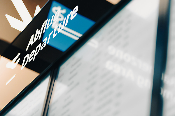 포토 JPG 해외이미지 디자인 유럽 시계 여행 건축양식 교통시설 휴가 실내 사람없음 내부 빛 검은색 정보 흰색 판넬 공항 알림 묘사 사인 출발 천장 대문 유럽연합 터미널 해외포토 건축 나라 컬러 교통 컨셉 문 시설 파일형식 이미지허브