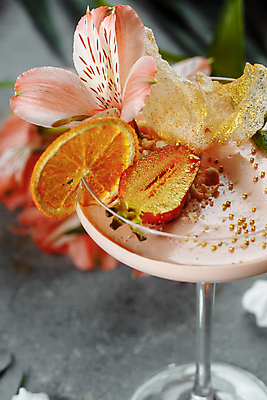 포토 JPG 해외이미지 열매 음식 분홍색 백그라운드 잎 과일 유리 탁자 딸기 디저트 건강 요리 사람없음 목재 빨간색 초록색 여름 숟가락 식사 주스 우유 추위 흰색 신선 사발 달콤 맛 아침식사 유혹 설탕 먹기 민트 크림 냅킨 날것 푸딩 요거트 점심식사 무스 스무디 맛있는 해외포토 나무 식물 계절 음료 컬러 가구 컨셉 재료 모션 재질 유제품 수저 사기그릇 허브 파일형식 이미지허브