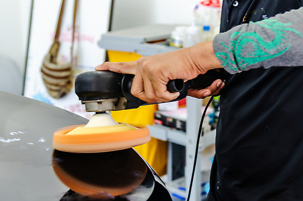 포토 JPG 해외이미지 직업 손 남자 산업 교통시설 자동차 노동자 안전 사람 성인 사람없음 금속 기계 장비 도구 공구 잡기 업무 작업 수리 빨래 서비스 광택 닦기 정비공 유지 방법 자동 조작 차고 특별함 해외포토 육상교통 교통 컨셉 가사 모션 재질 신체부위 기술자 시설 파일형식 이미지허브
