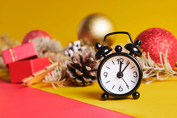 포토 JPG 해외이미지 나무 전통 디자인 계절 행복 리본 백그라운드 크리스마스 겨울 자연 탁자 지팡이 추상 휴가 새로움 새해 선물 사람없음 목재 장식 빨간색 상자 자명종 덮개 나뭇가지 시골 축하 인사 시간 소나무 야간 활 전나무 타이머 카피스페이스 해외포토 자연요소 식물 기념일 감정 시계 컬러 가구 컨셉 무늬 재료 공백 알람 뚜껑 예절 생태계 파일형식 이미지허브