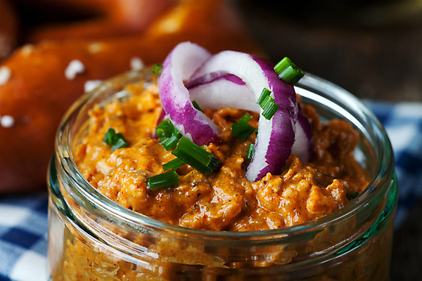 포토 JPG 해외이미지 전통 접시 양파 치즈 맥주 사람없음 파란색 펼침 흰색 신선 항아리 냅킨 입가심 바이에른 바이에른사람 해외포토 식기 컬러 채소 모션 유제품 주류 독일 도자기 파일형식이미지허브 