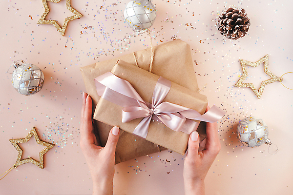 포토 JPG 해외이미지 템플릿 여자 별 백그라운드 컨셉 크리스마스 겨울 공 벽지 휴가 새로움 새해 관리 선물 사랑 사람없음 장식 빛 장난감 축제 화환 공백 축하 신용카드 눈송이 황금 은색 정상 손톱관리 연도 엽서 머리위 꽃가루 부드러움 원뿔 구성 목업 카피스페이스 해외포토 자연요소 도형 계절 기념일 꽃 감정 컬러 눈_날씨 사람 금융 감각 네일아트 가루 편지 파일형식 이미지허브