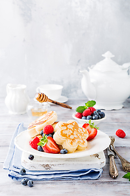 포토 JPG 해외이미지 음식 딸기 사람없음 아침식사 찻주전자 팬케이크 허니디퍼 해외포토 과일 주전자 케이크 식사 도구 파일형식 이미지허브