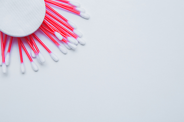 포토 JPG 해외이미지 얼굴 사람없음 막대기 빨래 일회용 흰배경 귀 돌봄 방법 위생관리 플랫레이 카피스페이스 해외포토 백그라운드 가사 모션 관리 신체부위 공백 흰색 플랫 파일형식 이미지허브