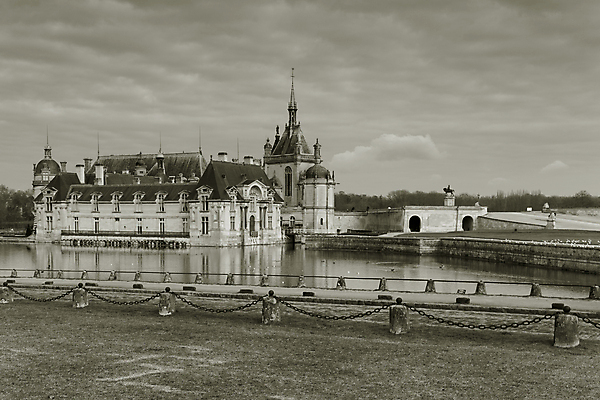 포토 JPG 해외이미지 유럽 호수 중년 여행 건축양식 휴가 흑백 풍경 사람없음 건물 물 반사 탑 정원 검은색 프랑스 바위 흰색 도시 방어 수비 재산 장면 옛날 해외포토 자연요소 건축물 건축 나라 컬러 모션 촬영기법 어류 성인 금융 돌_바위 파일형식 이미지허브