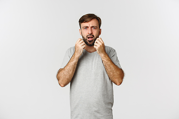 포토 JPG 해외이미지 백인 모델 학생 라이프스타일 헤어스타일 응시 남자 행복 감정 유럽 얼굴 백그라운드 셔츠 티셔츠 비즈니스 성공 수염 한명 미소 사람 성인 유행 기쁨 회색 흰색 표현 자신감 심볼 싱글 긍정 고립 스타일 해외포토 서양인 1 시선 나라 컬러 컨셉 상의 표정 생활 신체부위 파일형식 이미지허브