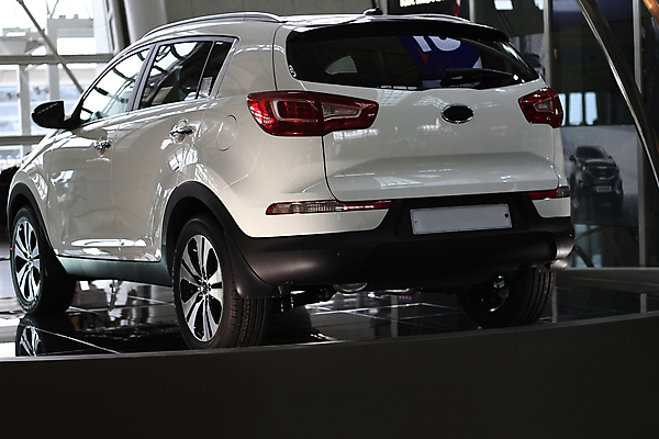 포토 JPG 해외이미지 컨셉 자동차 전등 한국 사람없음 문 오픈 바퀴 은색 매끈함 쇼 북쪽 잡종 자동 해외포토 아시아 육상교통 컬러 조명 감각 방향 파일형식 이미지허브