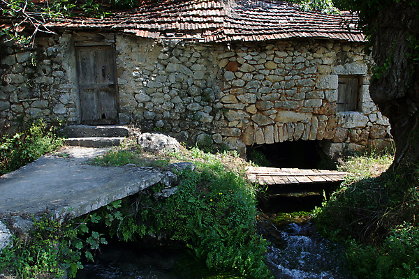 포토 JPG 해외이미지 건축양식 창문 자연 주택 사람없음 건물 목재 초록색 여름 봄 회색 골동품 바위 역사 파편 묘사 크로아티아 외양간 구식 옛날 해외포토 나무 건축물 계절 건축 유럽 컬러 재료 돌_바위 생태계 파일형식 이미지허브
