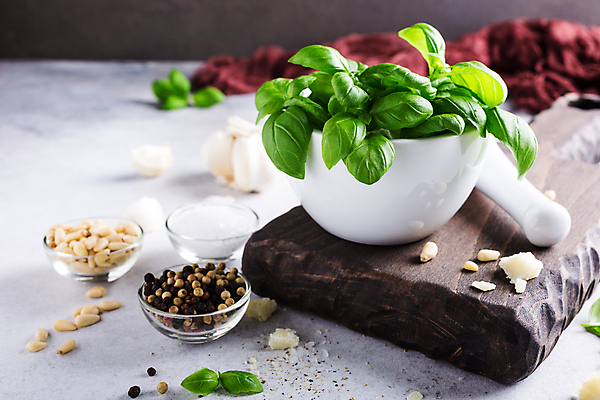 포토 JPG 해외이미지 전통 음식 백그라운드 잎 채소 재료 치즈 건강 마늘 요리 사람없음 목재 초록색 주방 이탈리아 견과류 시골 신선 소나무 양념 자르기 지중해 먹기 허브 향신료 준비 유기농 올리브 날것 레시피 바질 채식주의자 핸드메이드 카피스페이스 페스토 해외포토 나무 식물 웰빙 열매 유럽 바다 컬러 모션 유제품 공백 소스_음식 채식 향미료 파일형식 이미지허브