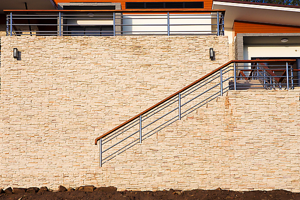 포토 JPG 해외이미지 디자인 외관 벽 백그라운드 건축양식 난간 자연 불 벽돌 출입구 바닥 주택 사람없음 야외 건물 문 계단 금속 흰색 도시 거친 재산 고급 큼 갑판 탈출 철 묘사 만족 천장 단계 진짜 철강 철책 스타일 해외포토 자연요소 건축물 건축 감정 컬러 컨셉 배_교통 재질 금융 크기 생태계 파일형식 이미지허브