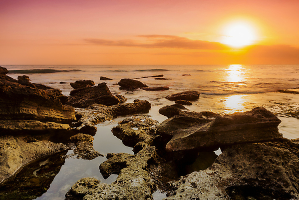 포토 JPG 해외이미지 구름 아시아 파도 바다 백그라운드 자연 하늘 날씨 풍경 사람없음 가로 물 여름 파란색 빛 황혼 일몰 새벽 바위 분위기 저녁 신비 속도 발리 인도네시아 장면 수평선 해외포토 자연요소 계절 나라 컬러 섬 컨셉 노을 돌_바위 야간 생태계 파일형식 이미지허브