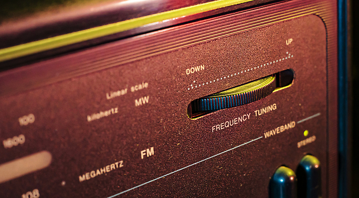포토 JPG 해외이미지 음악 통신 버튼 휴식 손잡이 사람없음 모니터 검은색 침묵 소리 장비 수확 판넬 원형 역 볼륨 플라스틱 오브젝트 수화기 라디오 복고 회전 전자 오디오 방송 아날로그 시끄러움 다이얼 스테레오 베이스 빈민가 옛날 제어 조율 해외포토 도형 컬러 컨셉 농업 교통시설 재질 현악기 문화예술 전자제품 컴퓨터 전화기 파일형식 이미지허브