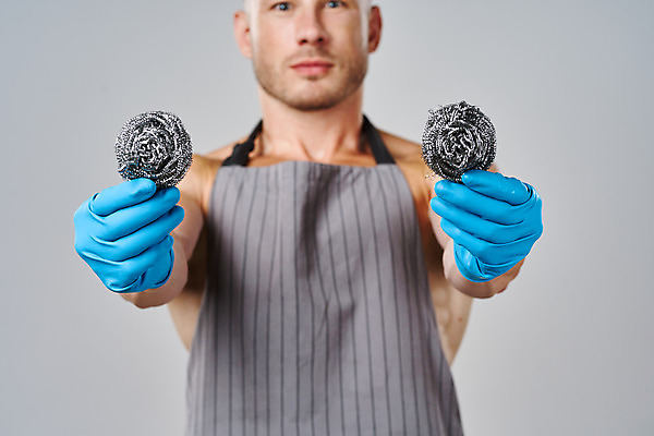 포토 JPG 해외이미지 백인 남자 가사 회색배경 한명 들기 상반신 성인 앞치마 청소 근육질 고무장갑 분무기 철수세미 성인남자한명만 해외포토 서양인 1 장갑 백그라운드 모션 근육 사람 회색 몸매 고무 수세미 남자한명만 성인남자만 파일형식 이미지허브