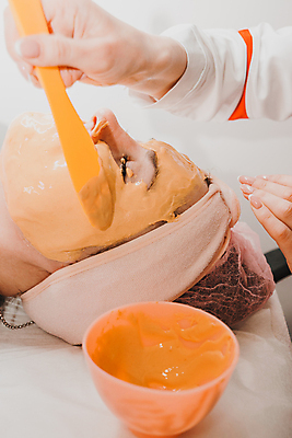 포토 JPG 해외이미지 여자 얼굴 건강 가면 한명 치료 상점 숟가락 스파 고요 화장품 활발 껍질 사발 어플리케이션 씻기 가루 미용사 피부 크림 순수 피부관리 스킨케어 삭제 돌봄 바디케어 보습 신맛 치유 신청 해외포토 직업 1 컨셉 의학 모션 수저 사람 신체부위 뷰티 청결 사기그릇 맛 파일형식 이미지허브