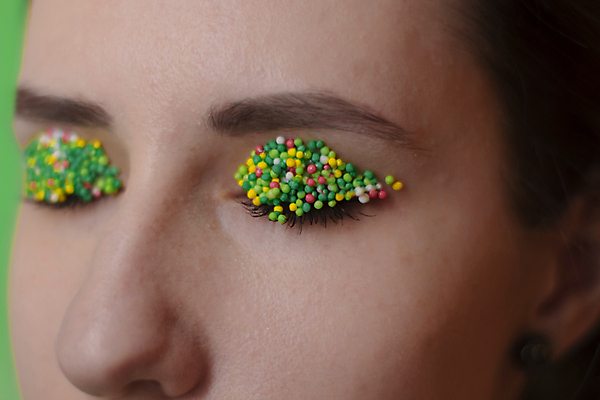 포토 JPG 해외이미지 행복 얼굴 음식 백그라운드 오렌지 부활절 주택 사탕 한명 사람 초록색 립스틱 달콤 맛 정상 소프트포커스 입술 질감 색동 온라인 페스츄리 해외포토 1 기념일 감정 빵 컬러 컨셉 과일 디저트 촬영기법 건물 신체부위 화장품 파일형식 이미지허브