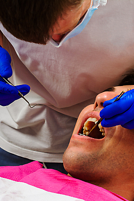 포토 JPG 해외이미지 직업 장갑 의자 건강 치과 병원 웃음 두명 치료 약 거울 장비 환자 의사 공구 오픈 입 치아 질병 입술 부식 치과의사 방문 순서 돌봄 미백 썩음 잇몸 해외포토 잡화 가구 신체 의학 모션 표정 사람 신체부위 의료진 도구 소화기관 파일형식 이미지허브