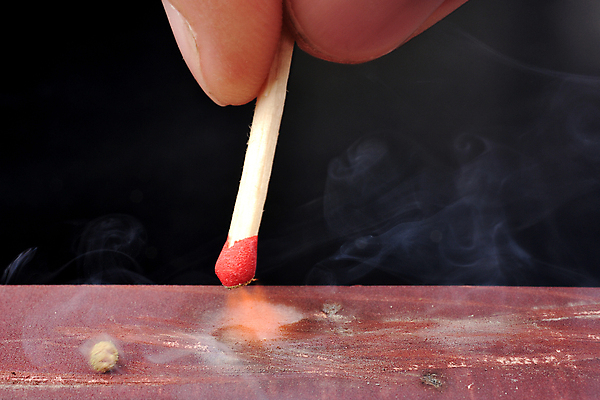 포토 JPG 해외이미지 불 조명 사람없음 목재 빨간색 캠핑 수확 기구 막대기 작음 성냥 오브젝트 점화 화상 해외포토 자연요소 나무 컬러 농업 재료 레저 상처 크기 파일형식 이미지허브