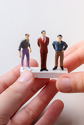 포토 JPG 해외이미지 손 실내 들기 신체부위 미니어처 흰배경 인물미니어처 해외포토 백그라운드 모션 사람 내부 모형 흰색 파일형식 이미지허브