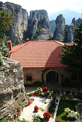 포토 JPG 해외이미지 꽃 여행 휴가 휴식 산 주택 세포 사람없음 여행객 침묵 기도 고독 승려 그리스 방문 천국 수도원 그리스인 수녀원 혼자 메테오라 해외포토 서양인 식물 감정 유럽 컨셉 사람 건물 소리 세계문화유산 성직자 파일형식 이미지허브