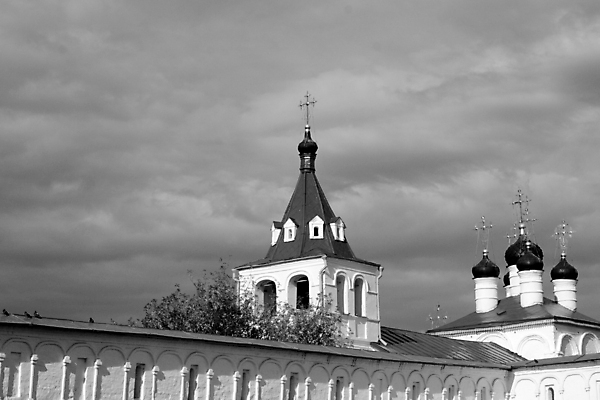 포토 JPG 해외이미지 나무 구름 전통 십자가 2 건축양식 하늘 지붕 사람없음 야외 건물 장식 가로 햇빛 교회 맑음 검은색 가을 흰색 5 수도원 종탑 수녀원 옛날 회랑 해외포토 자연요소 식물 건축물 계절 건축 컬러 종교건축 날씨 태양 숫자 탑 복도 파일형식 이미지허브
