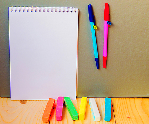 포토 JPG 해외이미지 학생 교육 종이 백그라운드 컨셉 텍스트 통신 학교 문구용품 사람없음 그래픽 책 세로 초록색 컴퓨터 알약 연필 펜 쌓기 우주 디지털 공책 흰색 막대기 가득함 책상 오브젝트 분필 페이지 형광펜 패드 고립 발생 보유 정물화 해외포토 컬러 가구 모션 학용품 전자제품 필기구 약 그림 초크 파일형식 이미지허브