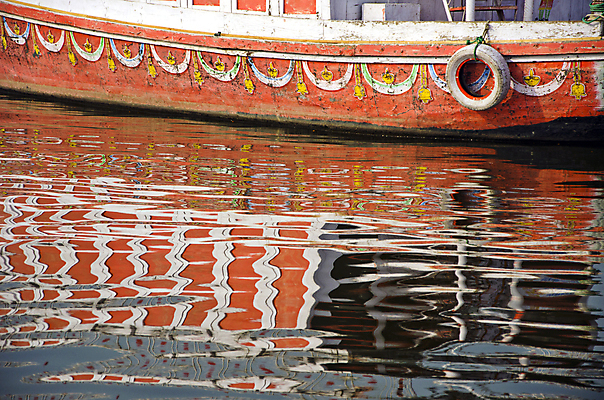 포토 JPG 해외이미지 아시아 여행 백그라운드 오렌지 추상 사람없음 목재 장식 물 강 컬러풀 반사 수확 그리기 보트 파편 오브젝트 복고 신성 옛날 해외포토 자연요소 나무 나라 컬러 무늬 농업 배_교통 과일 재료 모션 파일형식 이미지허브