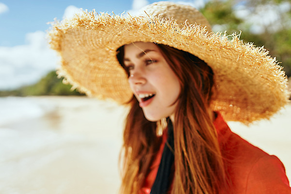 포토 JPG 해외이미지 주간 여자 여유 휴식 입벌림 한명 상반신 성인 해변 야외 옆모습 아웃포커스 여름휴가 바캉스 밀짚모자 성인여자한명만 해외포토 자연요소 모자_잡화 1 감정 바다 뷰포인트 컨셉 휴가 촬영기법 표정 사람 여자한명만 성인여자만 파일형식 여름_계절 이미지허브