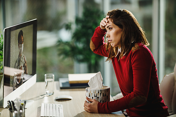 포토 JPG 해외이미지 여자 인터넷 회의 건강 대화 성인 두명 가로 컴퓨터 약 모니터 고통 환자 의사 도움 질병 종업원 무선전화기 예방 전염 문제 온라인 명령 고립 돌봄 전염병 생존 해외포토 직업 감정 컨셉 비즈니스 의학 모션 말하기 사람 전자제품 의료진 전화기 감염 파일형식 이미지허브