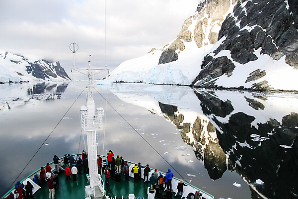 포토 JPG 해외이미지 바다 섬 여행 겨울 자연 하늘 산 풍경 사람없음 야외 물 파란색 글로벌 태양 뷰티 여행객 환경 얼음 침묵 추위 흰색 전원 만 황무지 크루즈 남극 북극 대륙 빙하 서리 장면 지역 봉 빙산 북쪽 남쪽 북극해 캡모자 해외포토 자연요소 모자_잡화 계절 컬러 사람 소리 배 전기에너지 극지방 방향 생태계 선박 파일형식 이미지허브