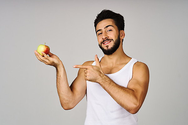 포토 JPG 해외이미지 백인 남자 채소 실내 한명 들기 상반신 성인 식사 기쁨 샐러드 먹기 흰배경 채식 건강식 성인남자한명만 해외포토 서양인 1 감정 음식 백그라운드 모션 사람 내부 흰색 남자한명만 성인남자만 파일형식 이미지허브