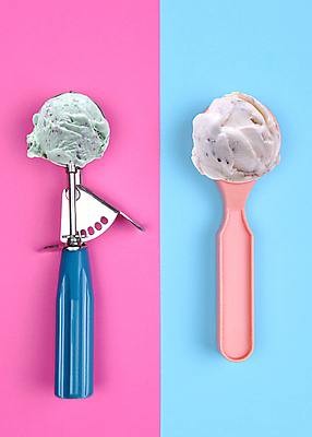 포토 JPG 해외이미지 음식 분홍색 백그라운드 컨셉 2 추상 아이스크림 디저트 아이디어 미술 사람없음 초록색 파란색 금속 추위 기구 그룹 플랫 달콤 플라스틱 머리위 위치 바닐라 파스텔톤 팝 미니멀 해외포토 컬러 무늬 재질 문화예술 맛 파일형식 이미지허브