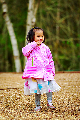 포토 JPG 해외이미지 어린이 장난 놀이 한명 웃음 동양인 야외 세로 중국 해외포토 1 아시아 표정 사람 인종 파일형식 이미지허브