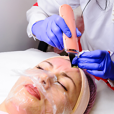 포토 JPG 해외이미지 직업 라이프스타일 여자 얼굴 과학 장갑 신체 병원 한명 치료 뷰티 약 화장품 활발 기구 죽음 씻기 미용사 청소 소중 피부 피부관리 삭제 돌봄 방법 노화 해외포토 1 잡화 컨셉 의학 모션 사람 생활 신체부위 청결 파일형식 이미지허브