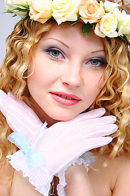 포토 JPG 해외이미지 모델 1 라이프스타일 드레스 꽃 행복 꽃다발 결혼 실내 사랑 한명 사람 이벤트 성인 빨간색 세로 파란색 금발 장미 유행 우주 흰색 가운 우아함 가득함 만들기 슛 베일 유일 해외포토 식물 헤어스타일 옷 감정 컬러 컨셉 모션 내부 생활 파일형식 이미지허브