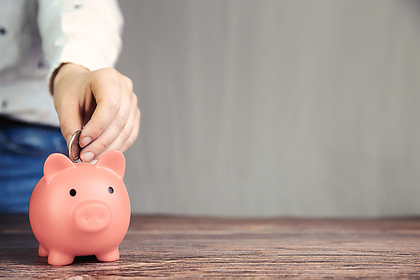 포토 JPG 해외이미지 손 분홍색 백그라운드 컨셉 돈 비즈니스 성공 아이디어 안전 사람 사람없음 금융 경제 상자 장난감 동전 저축 돼지저금통 성장 흰색 잡기 돼지 재산 은퇴 심볼 보안 투자 대출 빚 계좌 고립 넣기 삽입 세금 자금 놓기 해외포토 컬러 포유류 모션 신체부위 저금통 파일형식 이미지허브