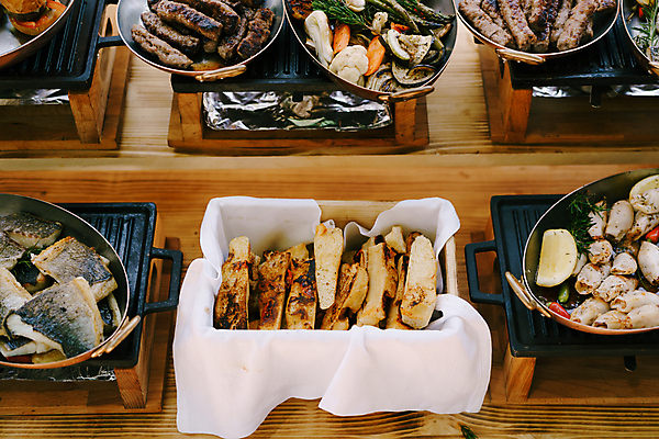 포토 JPG 해외이미지 음식 탁자 육류 요리 사람없음 목재 금속 주방 뜨거움 난로 은박지 질감 아스파라거스 반죽 구리 스타일 맛있는 해외포토 나무 가구 채소 식재료 재료 재질 원소 난방기 파일형식 이미지허브