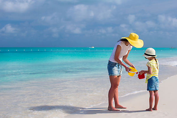 포토 JPG 해외이미지 주간 전신 백인 라이프스타일 여자 수영복 어린이 모녀 휴식 들기 성인 해변 야외 두명 옆모습 여름휴가 바캉스 양동이 여자만 해외포토 자연요소 서양인 옷 딸 바다 뷰포인트 컨셉 가족 모션 엄마 휴가 사람 생활 파일형식 여름_계절 이미지허브