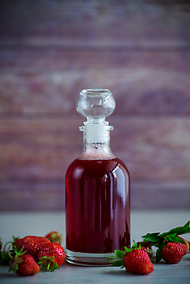 포토 JPG 해외이미지 열매 음료 음식 백그라운드 겨울 과일 재료 유리 탁자 딸기 디저트 건강 사탕 요리 사람없음 목재 빨간색 과자 흐름 수확 시골 신선 액체 달콤 맛 떨어짐 보호 정상 잼 설탕 레모네이드 준비 유기농 시럽 내추럴 셔벗 식용 맛있는 해외포토 나무 식물 웰빙 계절 컬러 가구 컨셉 농업 재질 소스_음식 에이드 파일형식 이미지허브