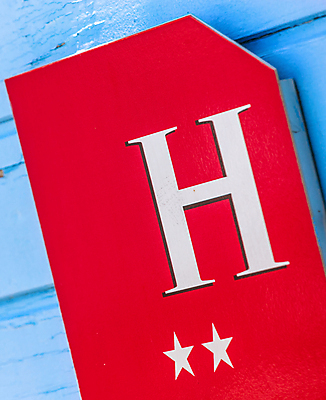 포토 JPG 해외이미지 외관 유럽 별 벽 여행 비즈니스 건축양식 창문 호텔 휴가 주택 간판 사람없음 목재 빨간색 파란색 여행객 방 프랑스 도시 고급 오두막 서비스 사인 휴양지 장면 방문 환영 여관 호스텔 해외포토 자연요소 나무 건축 나라 컬러 컨셉 재료 숙소 사람 건물 장소 파일형식 이미지허브