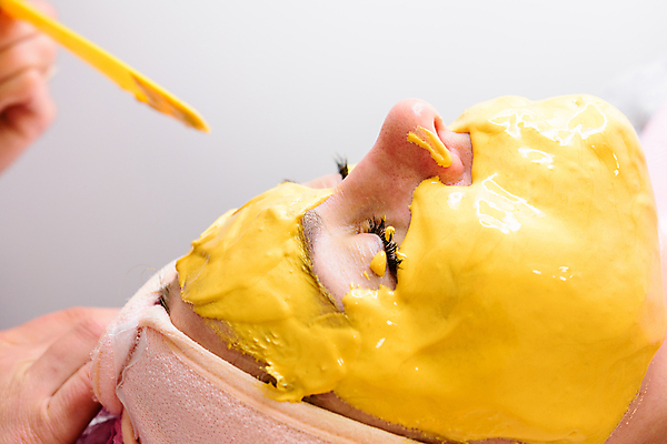 포토 JPG 해외이미지 웰빙 여자 얼굴 신체 건강 가면 한명 치료 약 노란색 상점 숟가락 스파 고요 화장품 활발 껍질 붓 사발 어플리케이션 씻기 수분 미용사 피부 크림 스킨케어 돌봄 보습 잇몸 치유 화학물질 신청 해외포토 직업 1 컬러 컨셉 의학 모션 수저 사람 신체부위 뷰티 청결 사기그릇 화학 파일형식 이미지허브